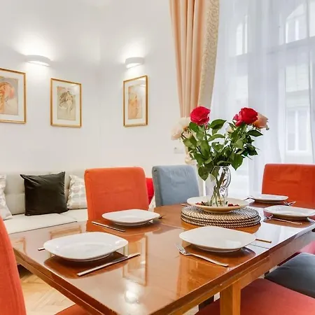 Апартаменты Days - Three-bedroom With Balcony Прага