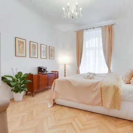 Days - Three-bedroom With Balcony * Prague