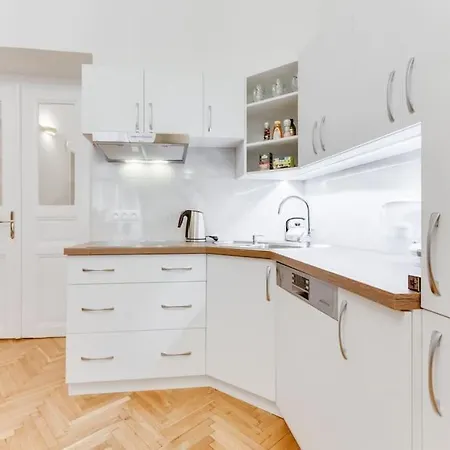 Lejlighed Days - Three-bedroom With Balcony