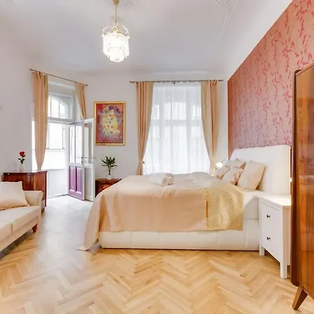 Days - Three-bedroom With Balcony *