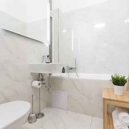 Days - Three-bedroom With Balcony Lejlighed Prag