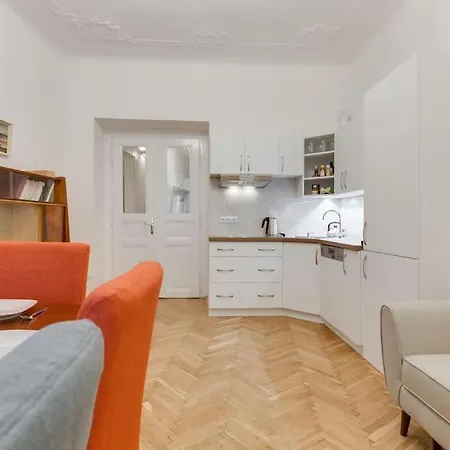 Days - Three-bedroom With Balcony * פראג