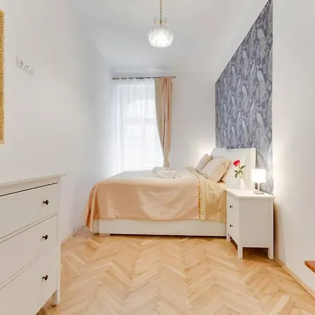 Days - Three-bedroom With Balcony