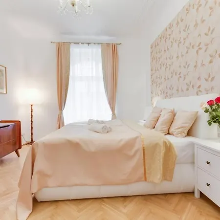 Days - Three-bedroom With Balcony *