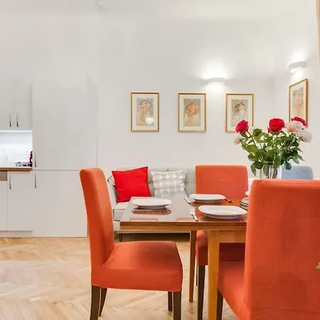 Days - Three-bedroom With Balcony Prague