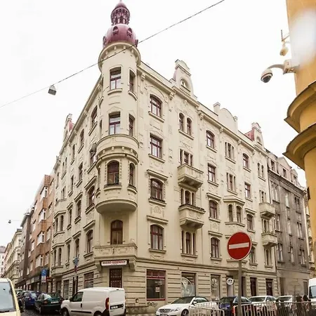 Days - Three-bedroom With Balcony * Prága