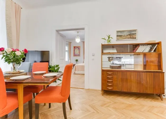 Days - Three-bedroom With Balcony Prag