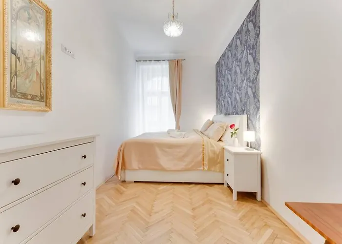 Days - Three-bedroom With Balcony