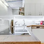 Days - Three-bedroom With Balcony Prága