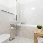 Days - Three-bedroom With Balcony Apartman Prága