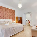 Apartman Days - Three-bedroom With Balcony Prága