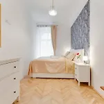 Days - Three-bedroom With Balcony