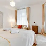 Apartman Days - Three-bedroom With Balcony *