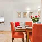 Days - Three-bedroom With Balcony Prága