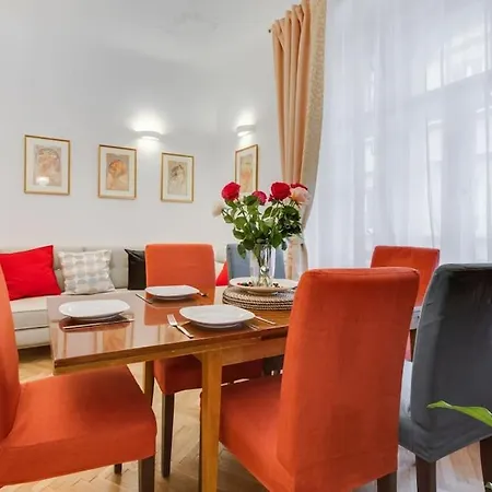 Days - Three-bedroom With Balcony アパート *