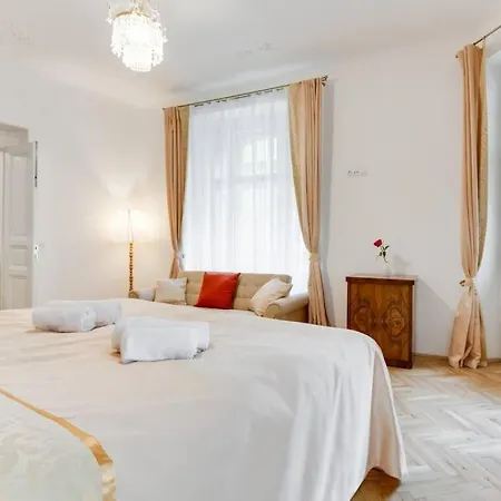 アパート Days - Three-bedroom With Balcony *