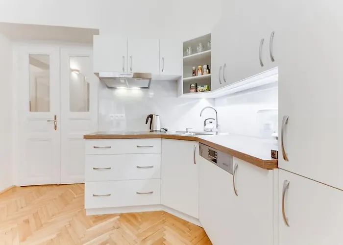 דירה Days - Three-bedroom With Balcony