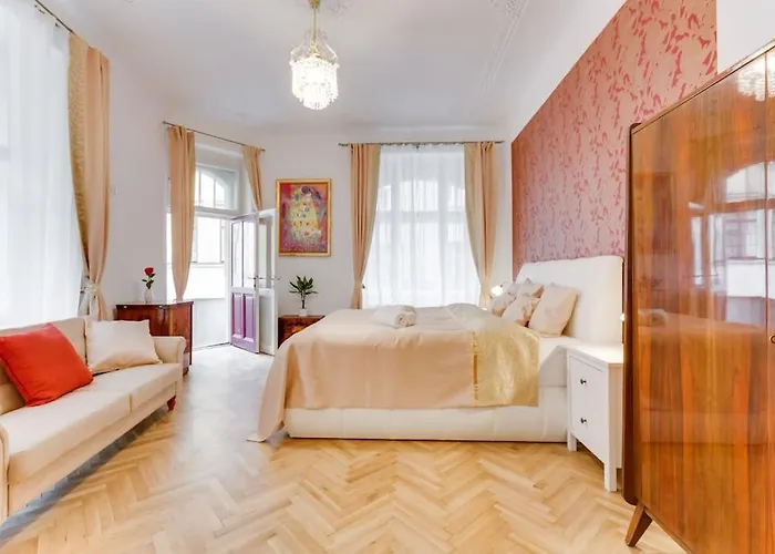 Days - Three-bedroom With Balcony *