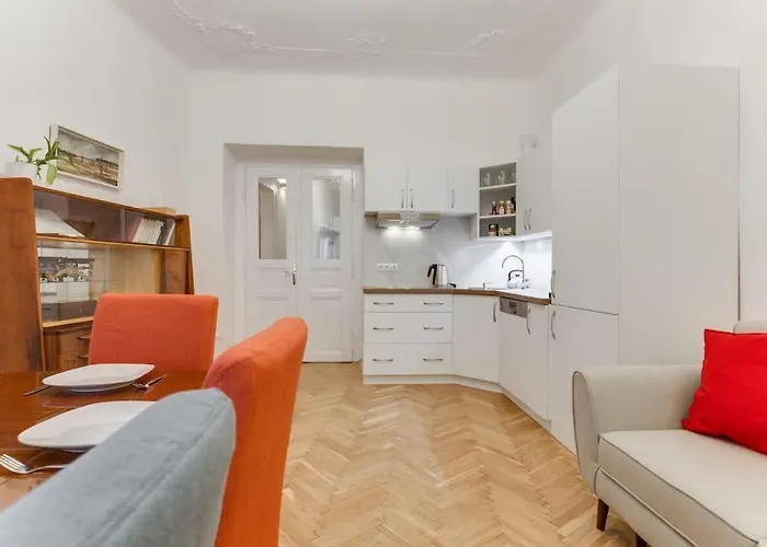 Days - Three-bedroom With Balcony * פראג