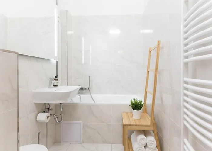 Days - Three-bedroom With Balcony דירה