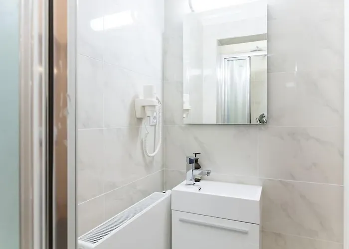 דירה Days - Three-bedroom With Balcony