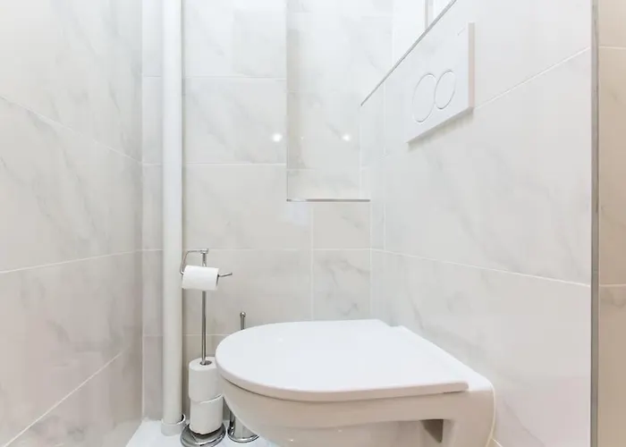 Days - Three-bedroom With Balcony דירה פראג