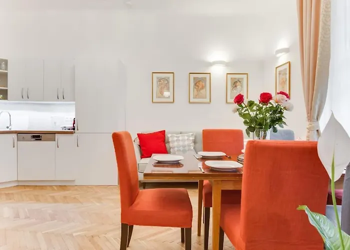 Days - Three-bedroom With Balcony פראג