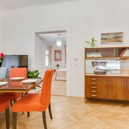 Days - 3bdr - Small Balcony - 2 Bathrooms - 90 Sqm Прага