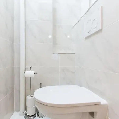 Days - 3bdr - Small Balcony - 2 Bathrooms - 90 Sqm Апартаменты Прага